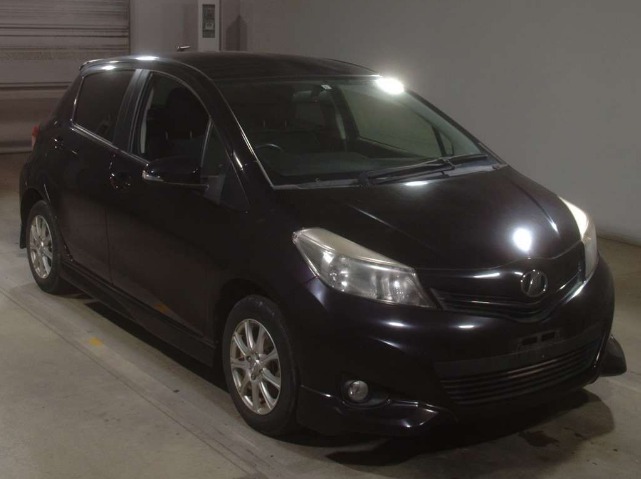 2013 TOYOTA VITZ